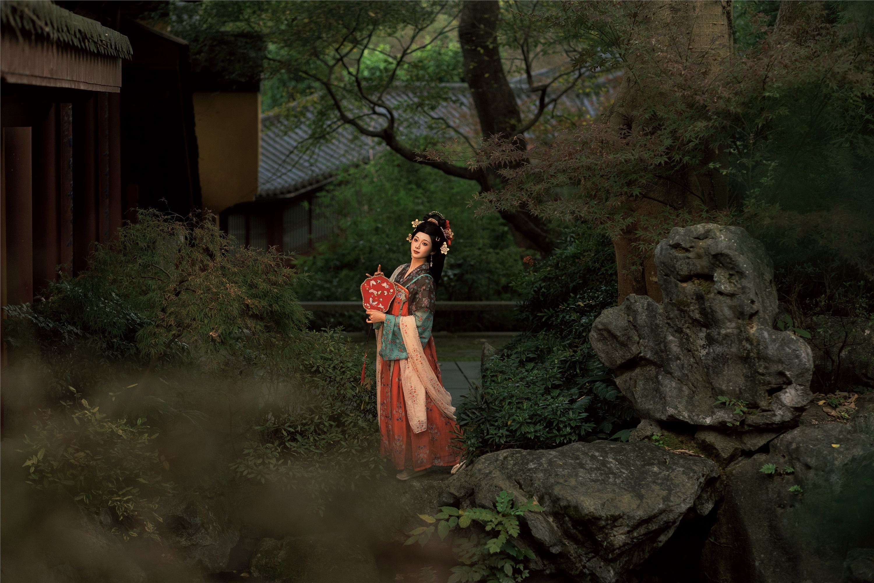 YITUYU艺图语 2025.01.12 山寺踏秋 郑钰熙